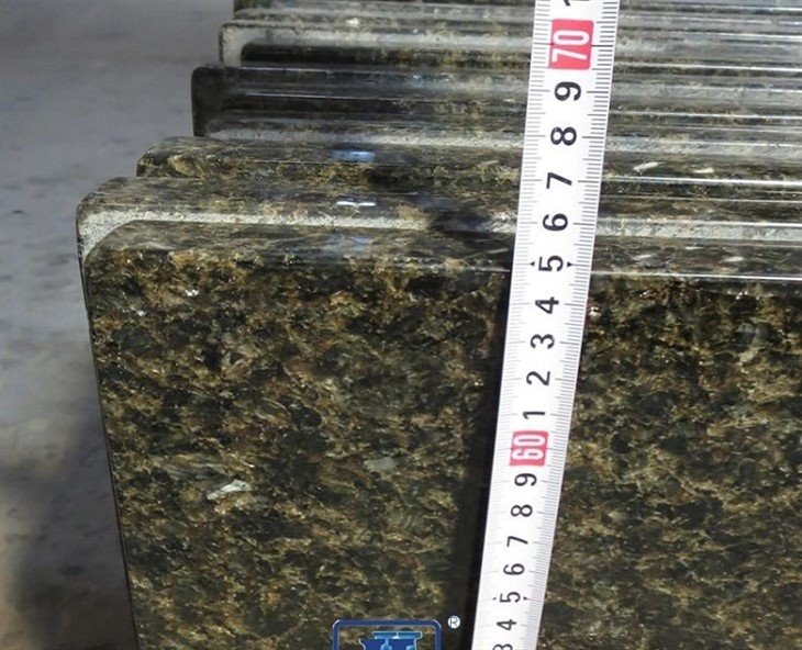 Polished-Dark-Green-Verde-Ubatuba-Prefab-Granite-Kitchentop-Countertops-Island.webp (2)(001)